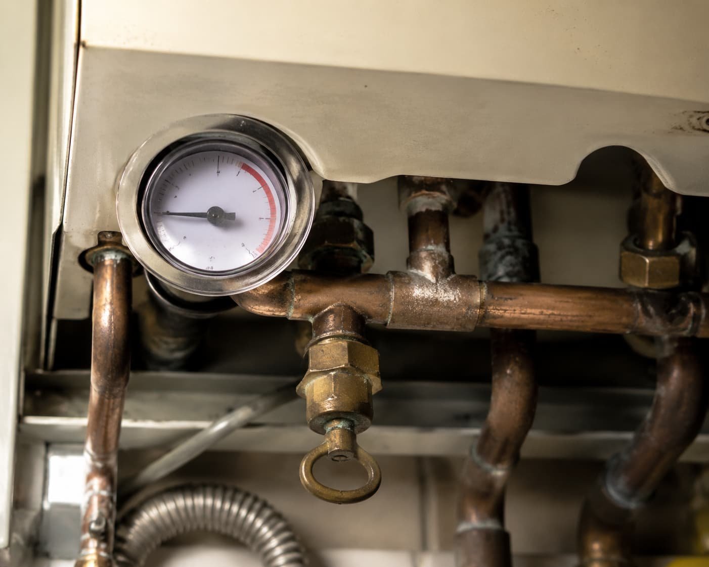 Boiler replacement signs including low pressure on an ageing boiler